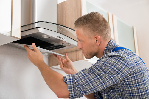 Máy hút mùi phát ra tiếng kêu lạ gây ồn khi hoạt động