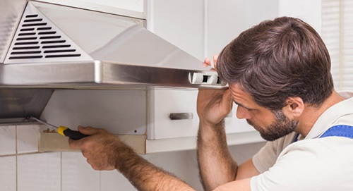 Xuất hiện luồng gió khi máy hút mùi hoạt động là hiện tượng gì?