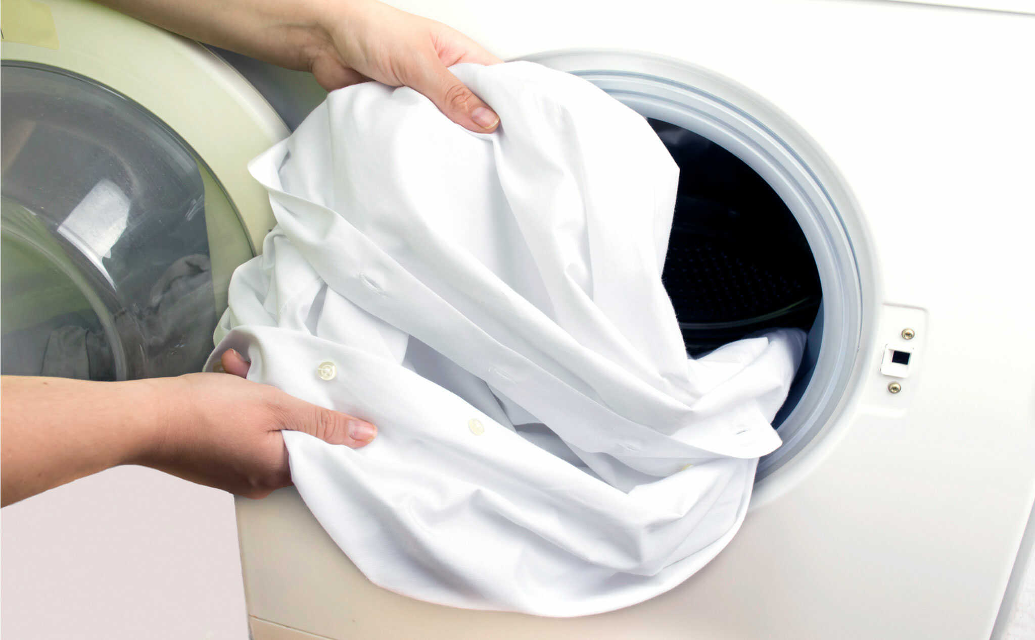Có nên dùng máy giặt giặt áo sơ mi?