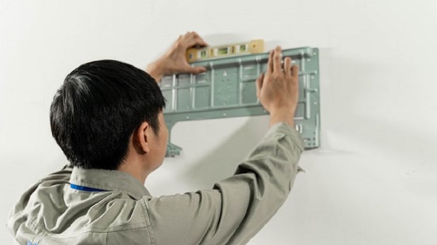 Lắp giá đỡ dàn lạnh