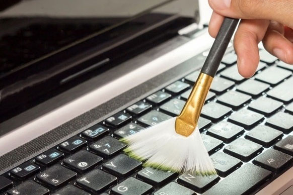 Vệ sinh bàn phím laptop