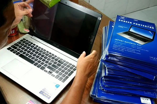 Cách dán màn hình laptop