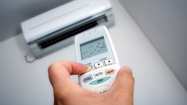  Điều hòa bị quá tải là một trong những nguyên nhân khiến máy lạnh có mùi khét