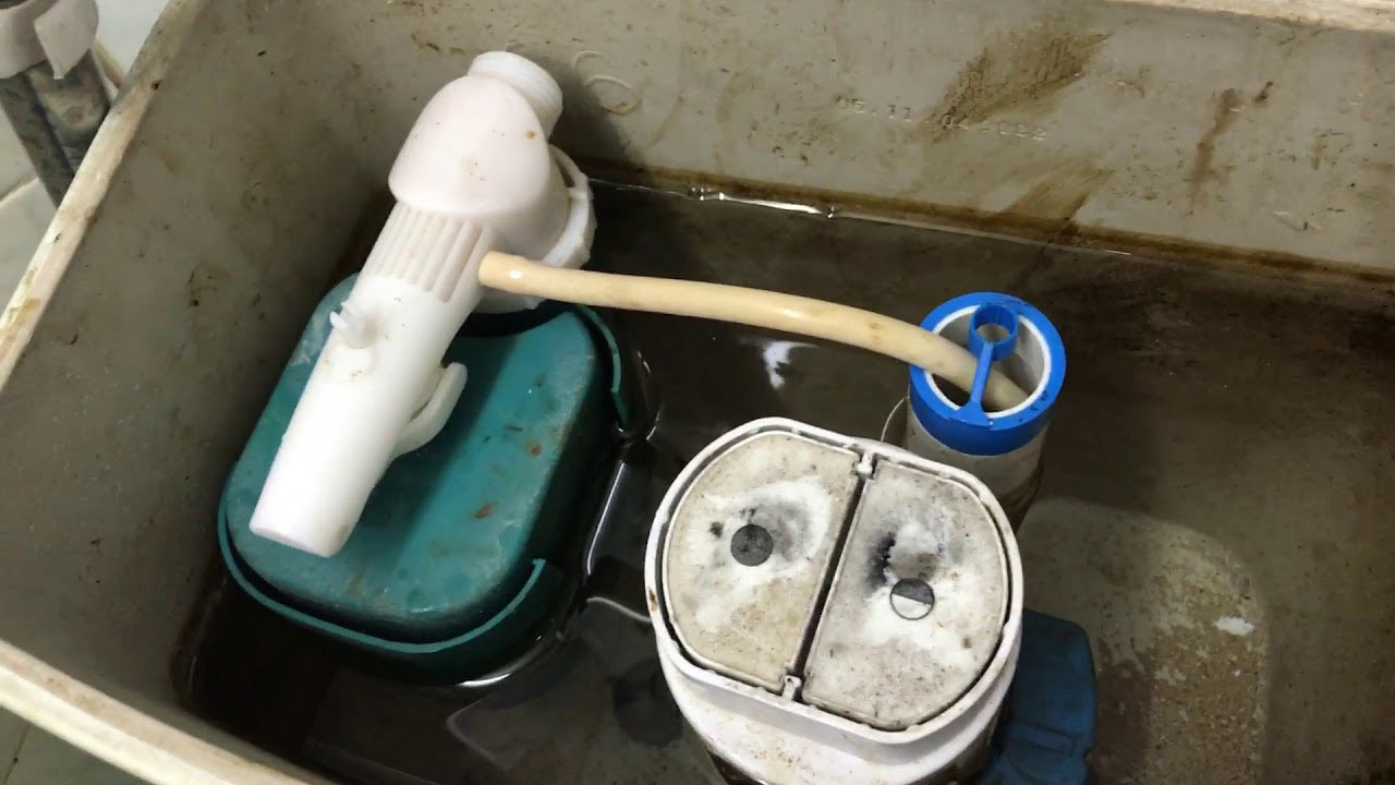 Phao bồn cầu đặt ở vị trí quá cao