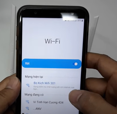 Khi đã reset xong, bạn truy cập vào wifi trên điện thoại, kết nối vào bộ kích wifi bạn vừa đặt tên là được