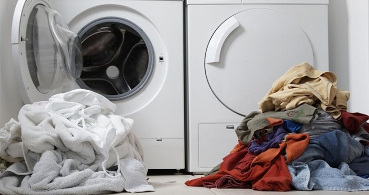 Trước khi giặt quần áo trắng bằng máy giặt nên phân loại thành nhiều nhóm khác nhau