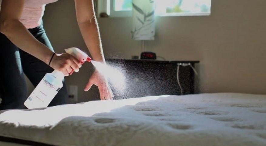 Cách giặt topper bị bẩn