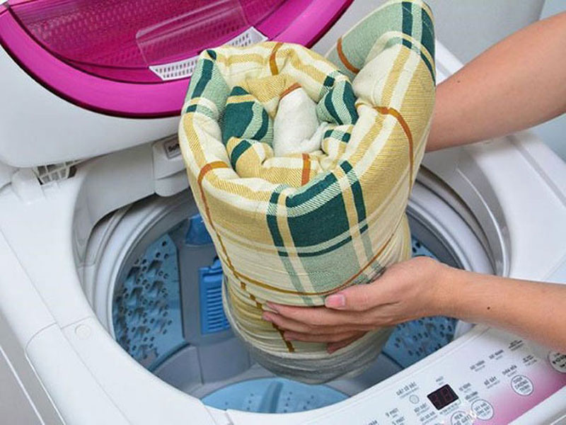 Cách giặt topper bằng máy giặt