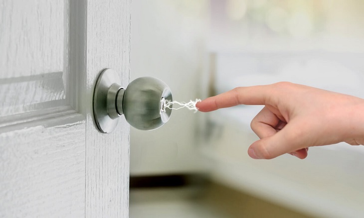 Tại sao mùa đông lại bị giật điện?