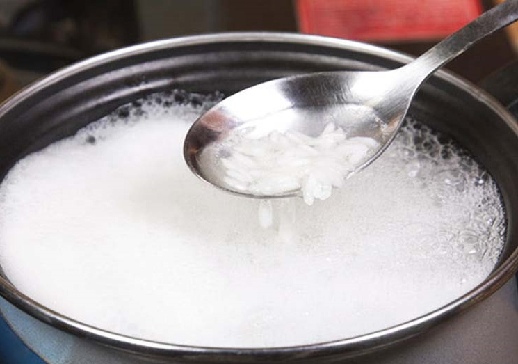 Nấu cơm bằng bếp từ