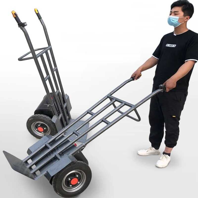 Tuyệt đối không đùa giỡn trên xe đẩy hàng