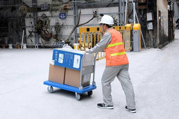 Cách đặt, xếp đồ vật lên xe đẩy hàng