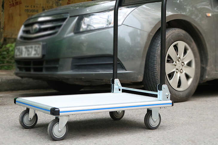 Bảo quản xe đẩy hàng trước tác động của thời tiết, địa hình
