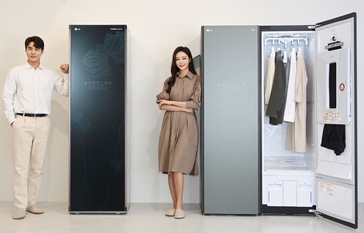 Có nên giặt áo lông vũ bằng máy giặt không?
