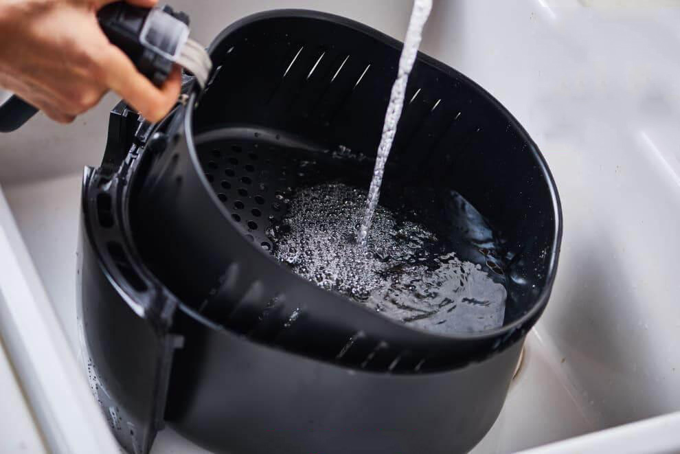 Cách vệ sinh nồi chiên không dầu Rapido