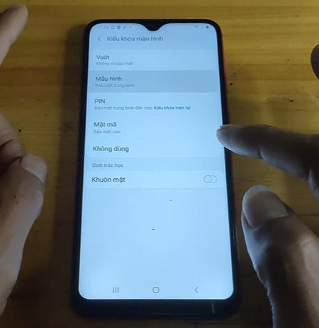 Cách đặt mật khẩu mẫu hình cho Samsung