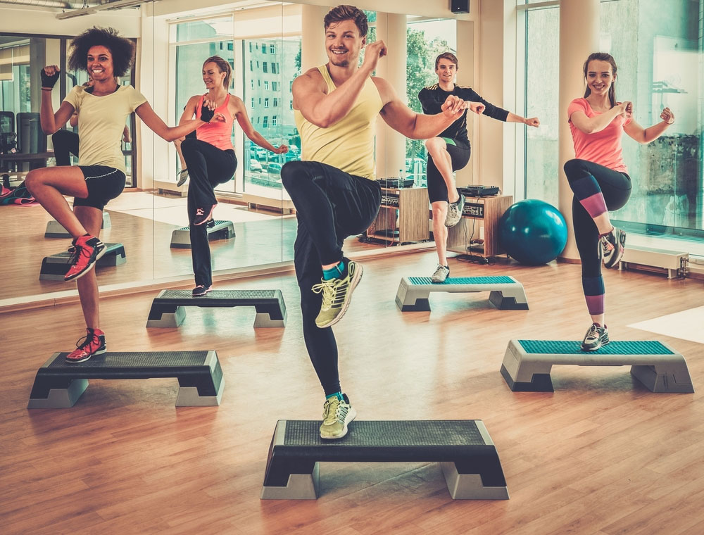 Bài tập aerobic giảm mỡ bụng: Aerobic vặn mình