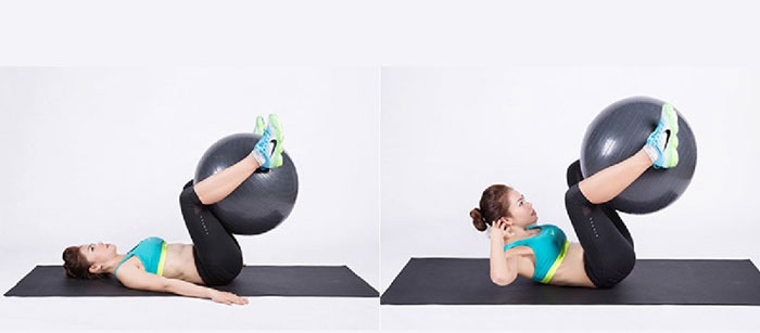 Gập bụng với bóng yoga