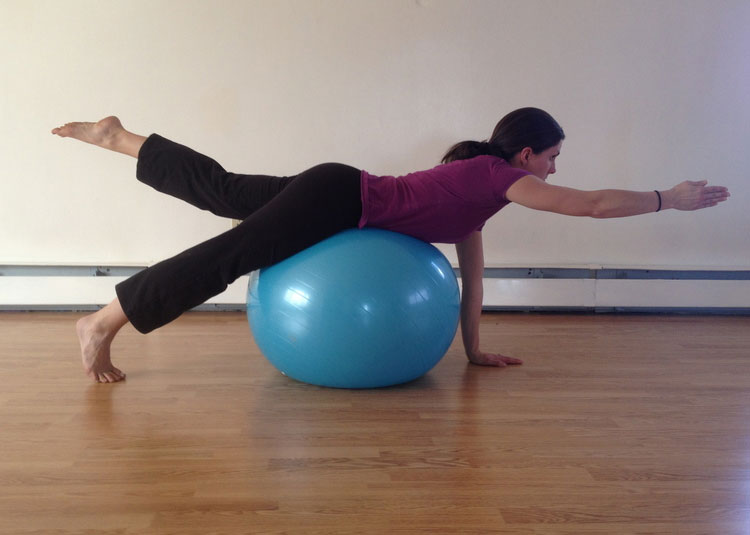 Cách chọn bóng tập yoga