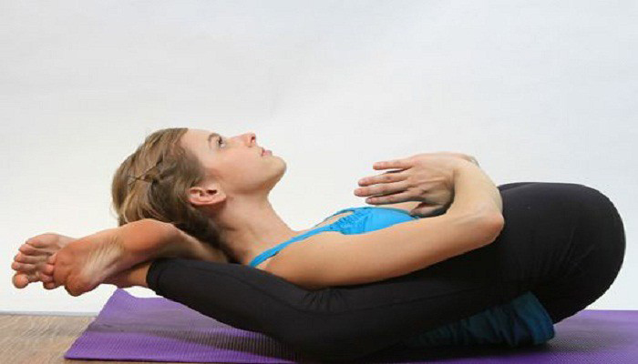 Tư thế yoga ngủ Yoganidrasana - Sleep Pose