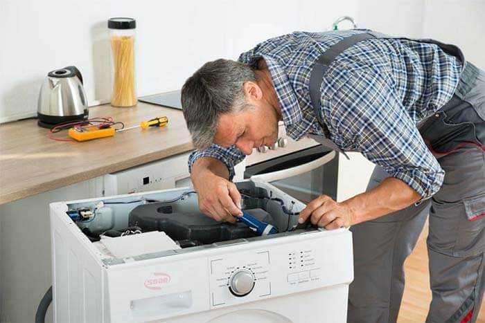 Lý do máy sấy quần áo có mùi khét và cách xử lý