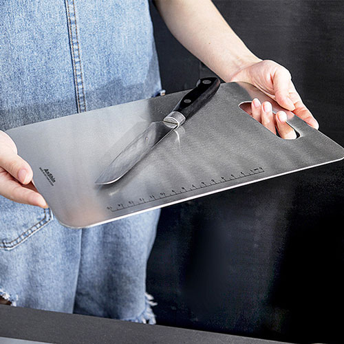 Có nên mua thớt inox không?