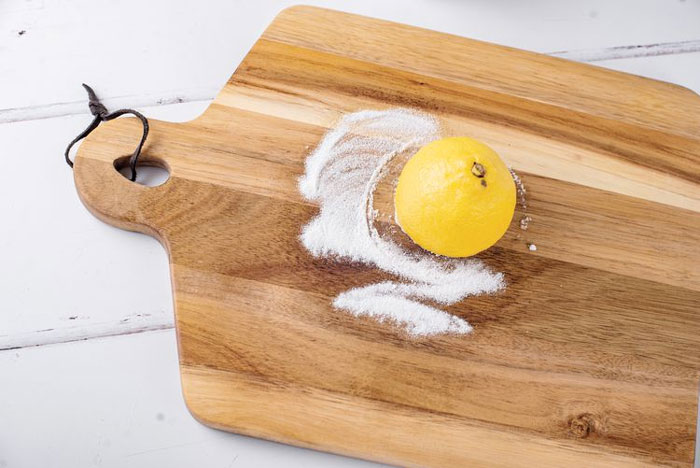 Mẹo làm sạch thớt gỗ