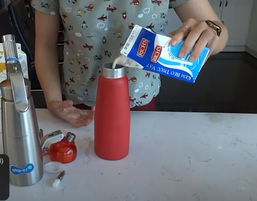 Cách sử dụng bình xịt kem tươi đúng cách