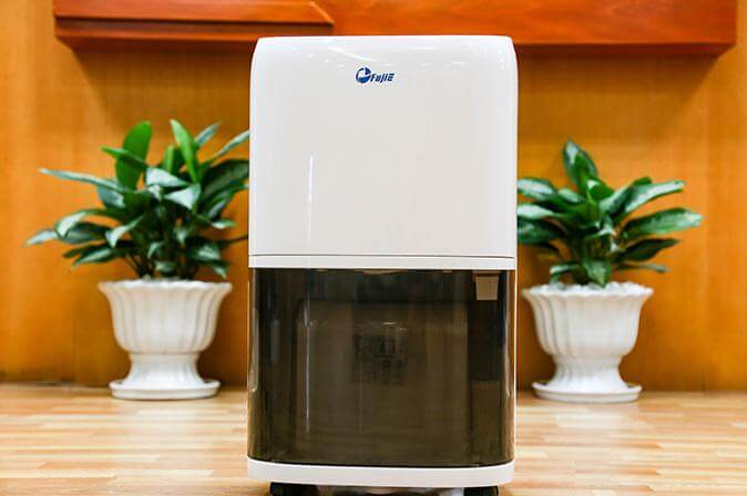 Nước từ máy hút ẩm có dùng được không?