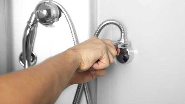 Nguyên nhân vòi hoa sen bị rỉ nước