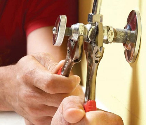 Cách sửa vòi hoa sen bị rỉ nước