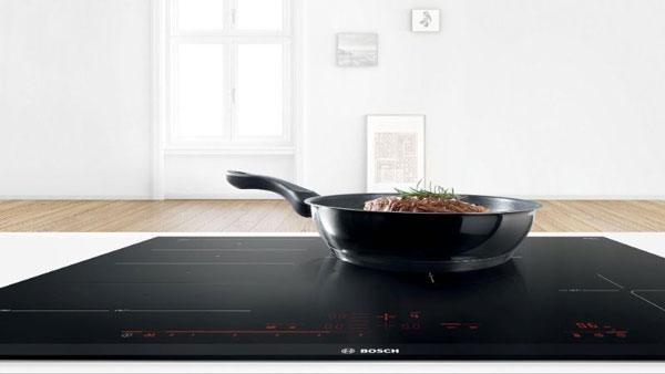 So sánh bếp từ Bosch và Hafele
