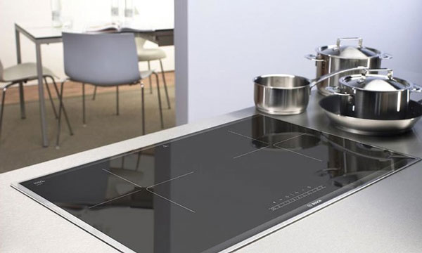 So sánh bếp từ Bosch và Hafele