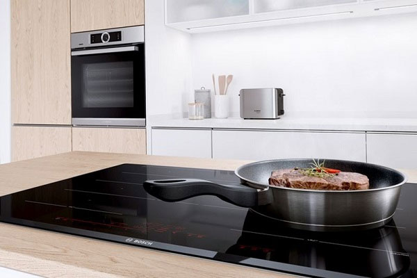 So sánh bếp từ Bosch và Hafele