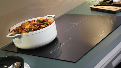 So sánh bếp từ Bosch và Hafele