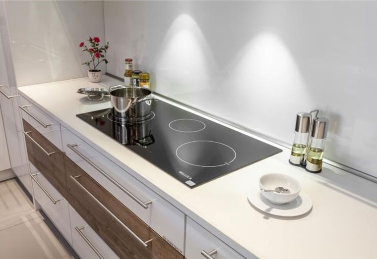 So sánh bếp từ Bosch và Malloca