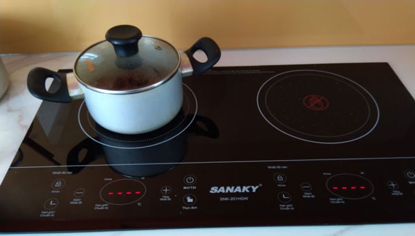 Bếp hồng ngoại Sanaky có tốt không?