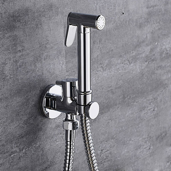 Bidet dạng vòi xịt cầm tay