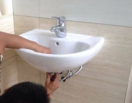 Cách lắp vòi chậu rửa mặt