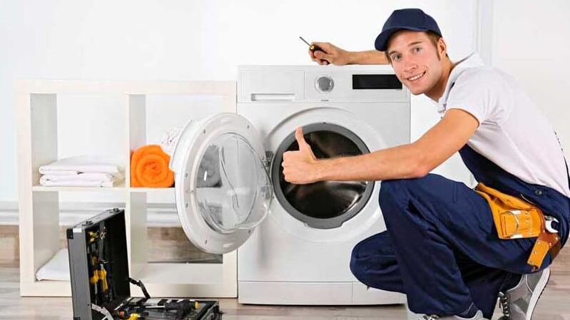 Liên hệ đơn vị sửa chữa uy tín để sửa máy giặt Electrolux bị lỗi chương trình