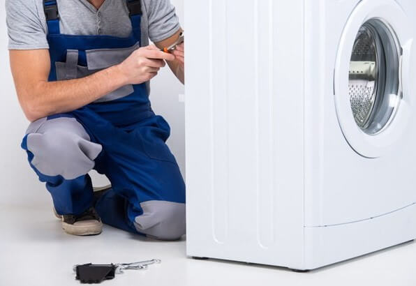 Vệ sinh quạt gió để sửa lỗi máy giặt không sấy được