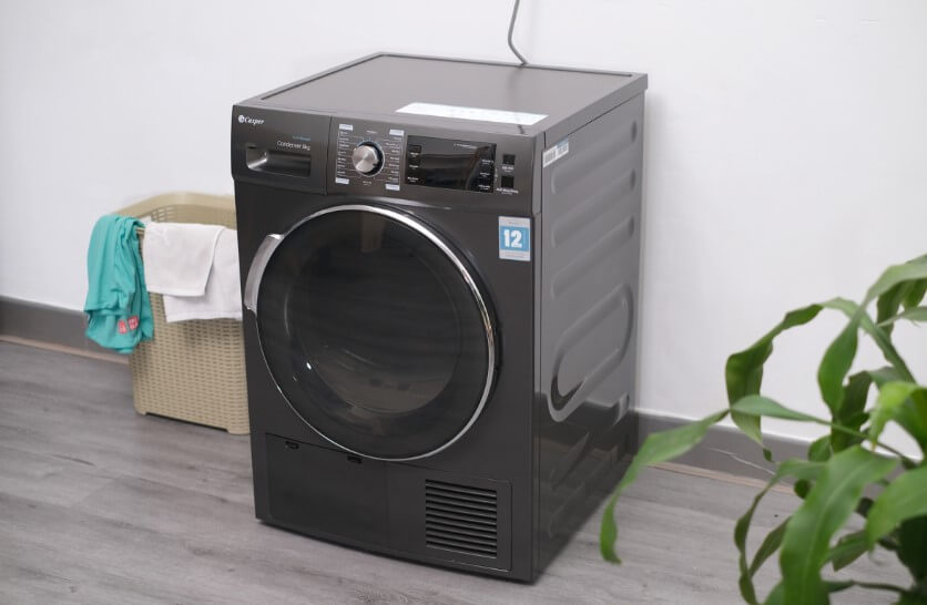 Vắt khô đồ trước khi sấy để tránh máy giặt sấy không khô