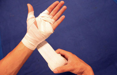 Cách quấn băng tay boxing chuẩn như võ sĩ chuyên nghiệp