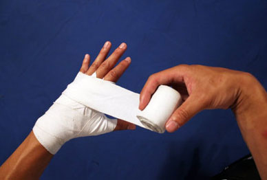 Cách quấn băng tay boxing chuẩn như võ sĩ chuyên nghiệp