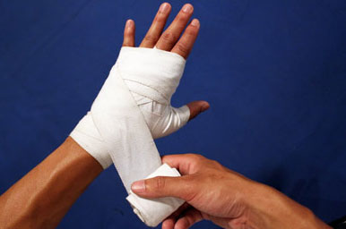 Cách quấn băng tay boxing chuẩn như võ sĩ chuyên nghiệp