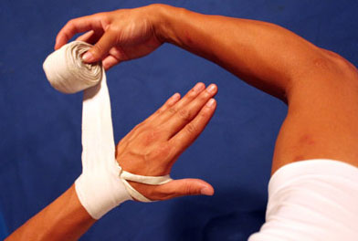 Cách quấn băng tay boxing chuẩn như võ sĩ chuyên nghiệp