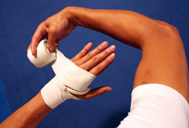 Cách quấn băng tay boxing chuẩn như võ sĩ chuyên nghiệp