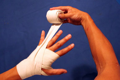 Cách quấn băng tay boxing chuẩn như võ sĩ chuyên nghiệp