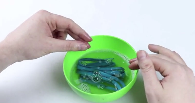 Vệ sinh dây giày