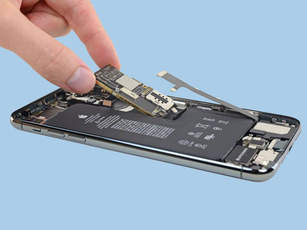 Thay pin iPhone bao nhiêu tiền?